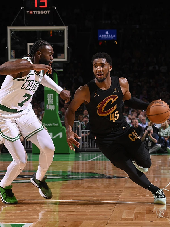 波士顿凯尔特人训练开放日；国际比赛日回应争议引欢呼；欧篮联在即；球探报告显示潜力(凯尔特人全队造访白宫)-多宝网址