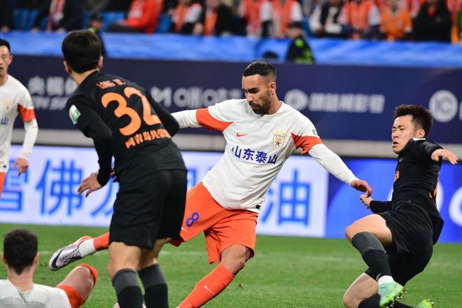 今晨本菲卡调整名单以备中超，队长鼓劲环节打磨，态度坚定，年轻球员得到机会的简单介绍-多宝官网